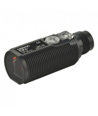 Hengeres kivitelű M18-as átmérőjű műanyagházas tárgyreflexiós fotokapcsoló, 300 mm (állítható) érzékelési távolsággal, Kimenet j