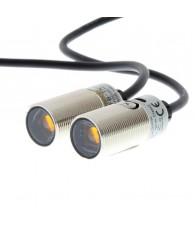 Fotoelektromos érzékelő M18-as fémházas, adó-vevős, érzékelési távolság 20mm, NPN-kimenet, 2m beöntött kábellel