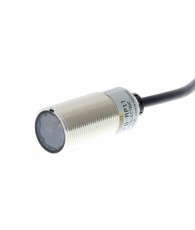 Fotoelektromos érzékelő M18-as fémházas, prizmás, érzékelési távolság 0,1-4m, NPN-kimenet, 2m beöntött kábellel