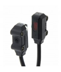 Miniatűr fotoelektromos érzékelő, adó-vevős, érzékelési távolság 1m, PNP-kimenet, 2m beöntött kábellel